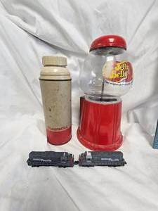 lot 43 image: Original Jelly Belly Dispenser, Hiawatha 1950s Thermos, Southern Pacific Train Engines