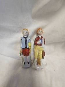 lot 47 image: Vintage Occupied Japan Boy and Girl Figures