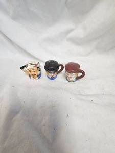 lot 49 image: Vintage Handpainted Japan Salt and Pepper Shakers