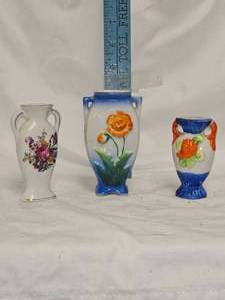 lot 54 image: Miniature(3-4) Occupied Japan Vases