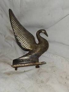 lot 88 image: PACKARD Styled Original Swan Ornament