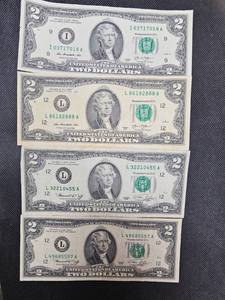 lot 105 image: 1976(2) $2 Bills, 2013(2) $2 Bills. All Light Wear