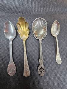 lot 111 image: Assorted Silver Plated Spoons
