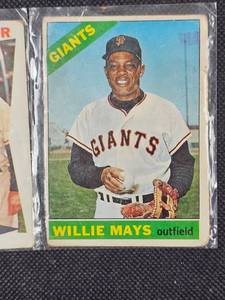 lot 122 image: Willy Mays Baseball Cards(2)