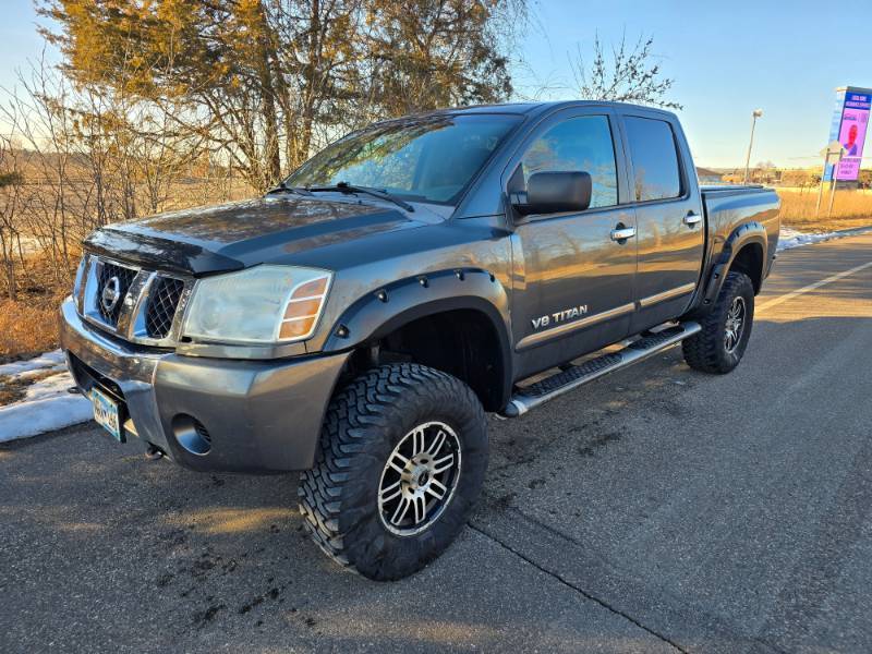 lot 12 image: 2007 Nissan Titan SE 4X4