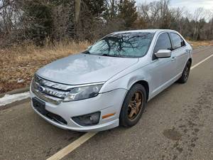 lot 6 image: 2010 Ford Fusion