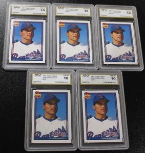 lot 28 image: 1991 Topps Traded Ivan Rodriguez #101T Rookie Card Lot  5 Rookie Cards