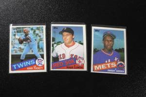 lot 124 image: 1985 Topps Key Rookie Card Lot  Clemens - Puckett - Gooden