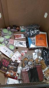 lot 27 image: Assorted Home Goods, Resale Items Pallet Lot