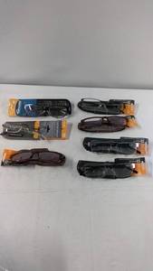 lot 86 image: Collection of 6 Foster Grant Reading Glasses with Cases 2.00