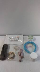 lot 95 image: Mixed Collection of Beauty and Accessory Items