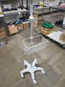 lot 8 image: Mobile Medical Cart