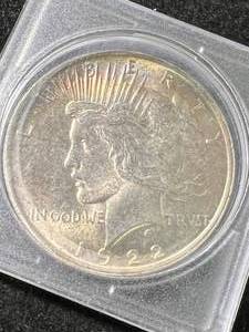 lot 50 image: 1922 US PEACE SILVER DOLLAR IN CASE