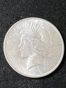 lot 69 image: 1922 US PEACE SILVER DOLLAR