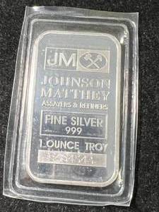 lot 72 image: 1 TROY OZ .999 FINE SILVER JOHNSON MATTHEY BAR