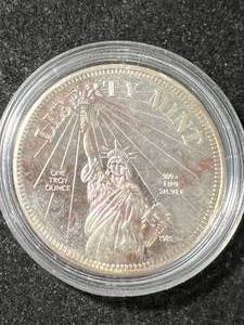 lot 77 image: 1 TROY OZ .999 FINE SILVER LIBERTY MINT ROUND IN AIRTITE