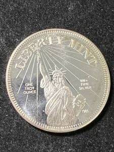 lot 78 image: 1 TROY OZ .999 FINE SILVER LIBERTY MINT ROUND