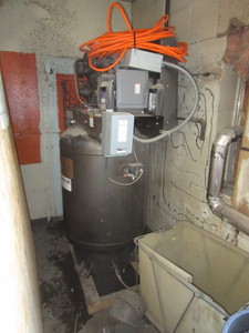 lot 14 image: HD Magnum Air Compressor