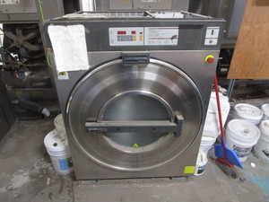 lot 15 image: Continental Washer