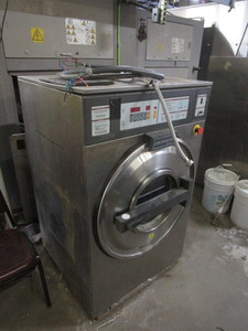 lot 16 image: Continental Washer