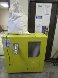 lot 20 image: Pillow Machine wBag of Feathers