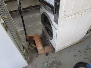 lot 28 image: Pallet Jack