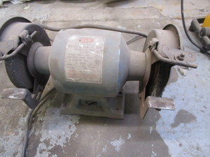 lot 45 image: Bench Grinder