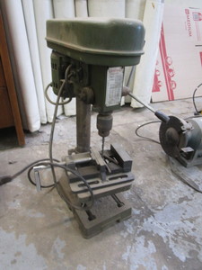 lot 46 image: Benchtop Drill Press & Vise