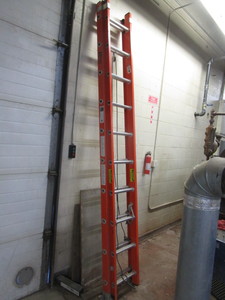 lot 85 image: Keller 20 Fiberglass Extension Ladder