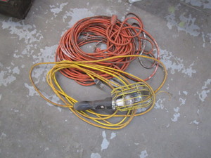 lot 87 image: Trouble Light & Extension Chord