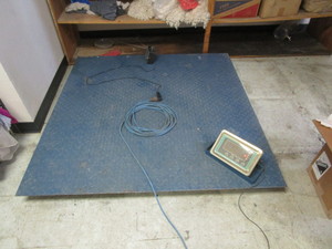 lot 96 image: 5 Platform Scale (wireless readout does not communicate with weight sensor, may need new battery for sensor)