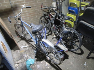 lot 107 image: (2) Bikes & Electric Scooter