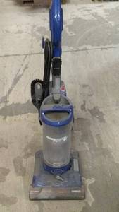 lot 132 image: Hoover Total Home Pet Upright Vacuum Cleaner
