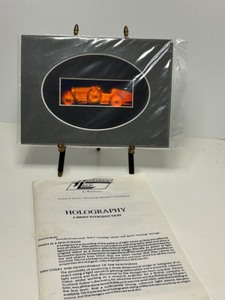lot 121 image: Vintage Oval Window HOLOGRAM 3D CAR Collectible Picture