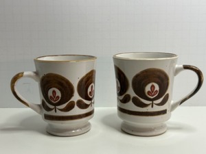 lot 132 image: Set of 2 Vintage JP Casualstone Mugs with Floral Pattern Made in Korea MCM Modern