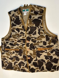 lot 151 image: NOS Vintage With Tags GAME WINNER Camo Hunting Vest Size XL