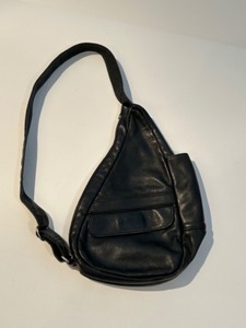 lot 153 image: AmeriBag 15 Healthy Back Bag - Black Leather