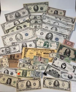 lot 154 image: Money, Money, Money- Replica and Collectible USA Dollar Bills and Money Related Items