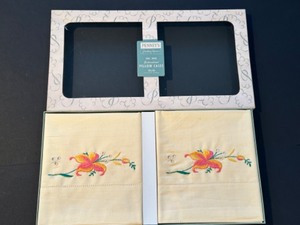 lot 171 image: Vintage 1950s Penneys Fashion Manor Embroidered Pillow Cases Set - Unopened