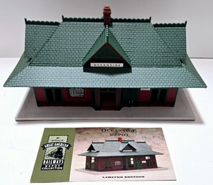 lot 43 image: Hallmark Great American Railways Limited Edition Oceanside Depot Model