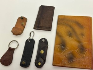 lot 245 image: Vintage Leather Wallet and Key Holder Collection