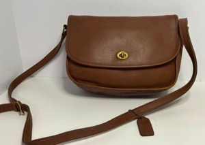 lot 298 image: Vintage COACH Classic City Bag With Crossbody Long Adjustable Strap Camel Leather