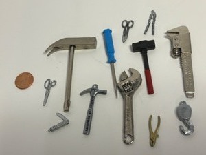 lot 303 image: Lot of Miniature Collectible TOOLS  Charms Moving Parts