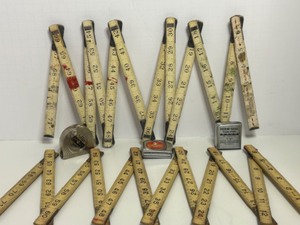 lot 125 image: Vintage Lot of Measuring Items Including Fold Out & Pull Out Styles - Qty 5