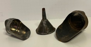 lot 316 image: Primitive Grain & Flour Scoops & Funnel Antique Farm