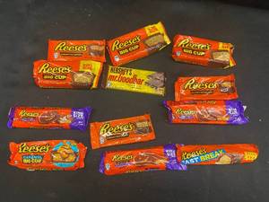 zz - Assorted Reeses and Hershey Candy Bars with Best by Date February 2025