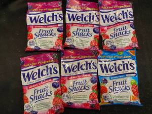 QQQ - Collection of 6 Welchs Fruit Snacks in Assorted Flavors
