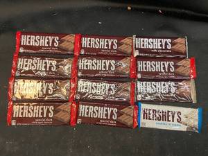 VVV - Assortment of 11 Hersheys Chocolate Bars