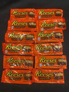 B - Collection of 10 Reeses Peanut Butter Cups Packs