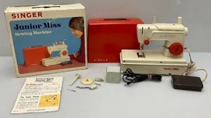 lot 175 image: Vintage SINGER Junior Miss Sewing Machine Used In Original Box (WORKS)